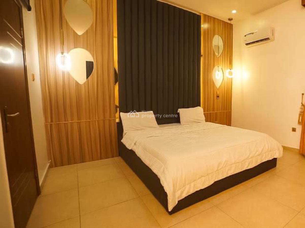 Luxury 4 Bed Duplex with Snooker, Jacuzzi and Fast Wifi, Available for Parties ( T & C Applies), Ikate, Lekki, Lagos, House Short Let