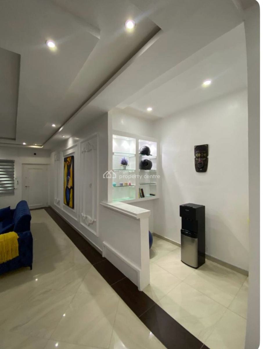 Well Maintained Ensuit 3 Bedroom Spacious Apt Upstairs with Pool/ Gym, in a Serviced Court, Lekki Phase 1, Lekki, Lagos, Flat / Apartment for Rent