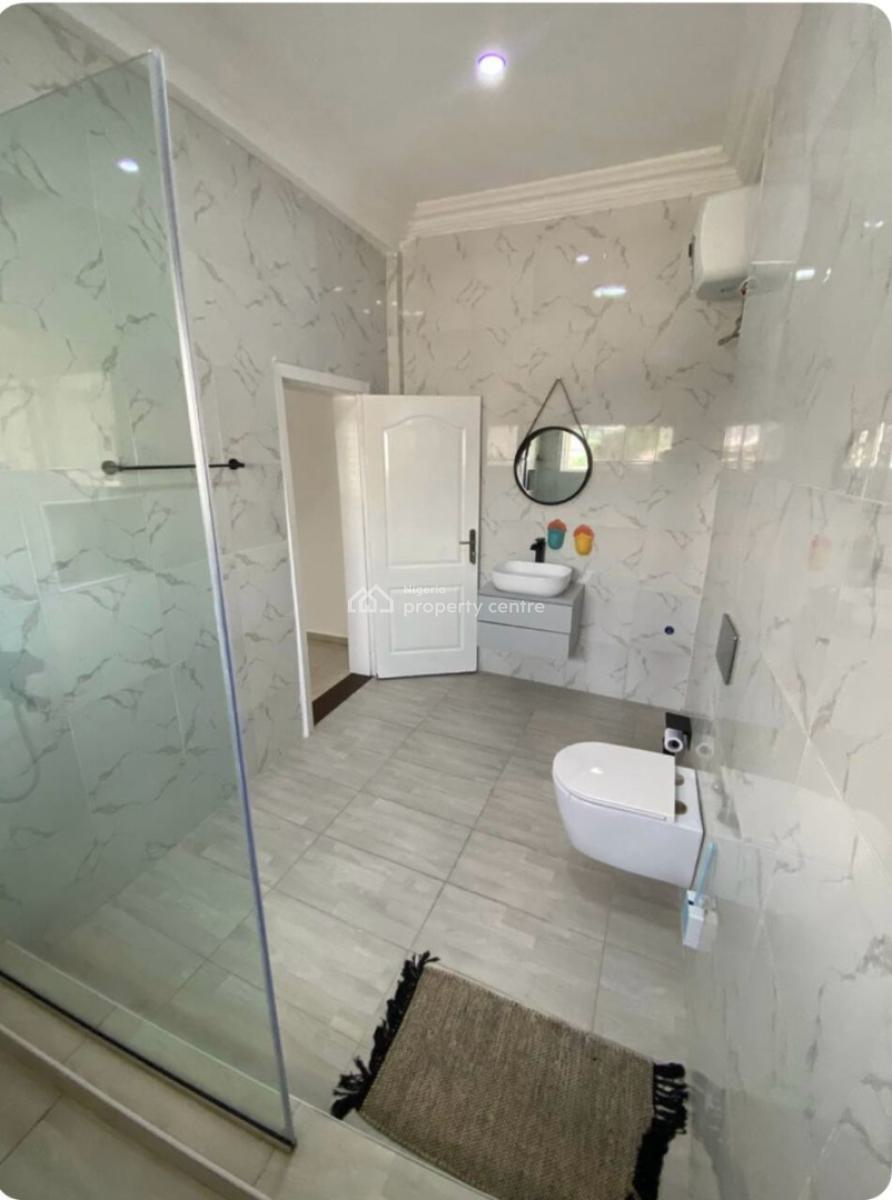 Well Maintained Ensuit 3 Bedroom Spacious Apt Upstairs with Pool/ Gym, in a Serviced Court, Lekki Phase 1, Lekki, Lagos, Flat / Apartment for Rent