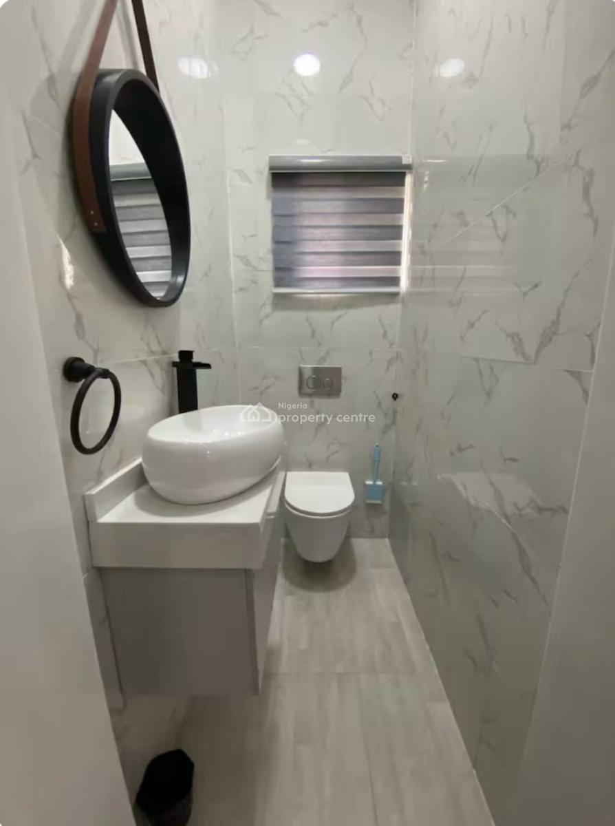 Well Maintained Ensuit 3 Bedroom Spacious Apt Upstairs with Pool/ Gym, in a Serviced Court, Lekki Phase 1, Lekki, Lagos, Flat / Apartment for Rent
