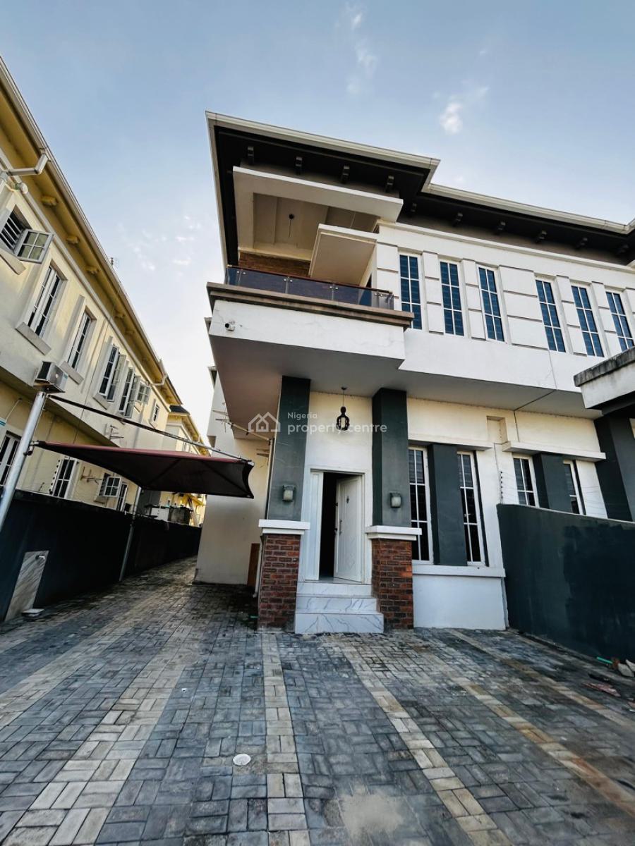 a Well Maintained 4bedrooms Semi Detached Duplex Self Compound with Bq, Ologolo Lekki, Ologolo, Lekki, Lagos, Semi-detached Duplex for Sale
