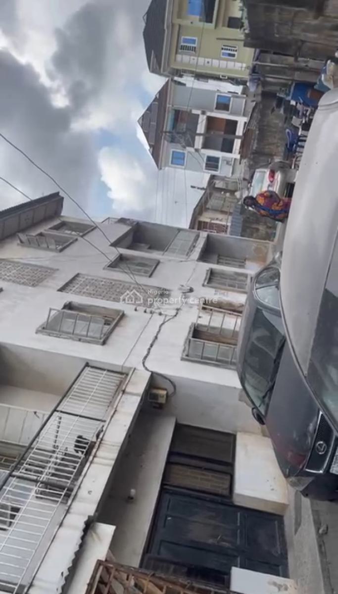 Land Measuring 644sqms with a Building on It, Lekki Lagos, Ilasan, Lekki, Lagos, Residential Land for Sale