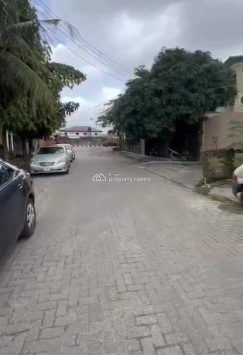 1100 Land with a Structure, Lekki Phase 1, Lekki, Lagos, Mixed-use Land for Sale