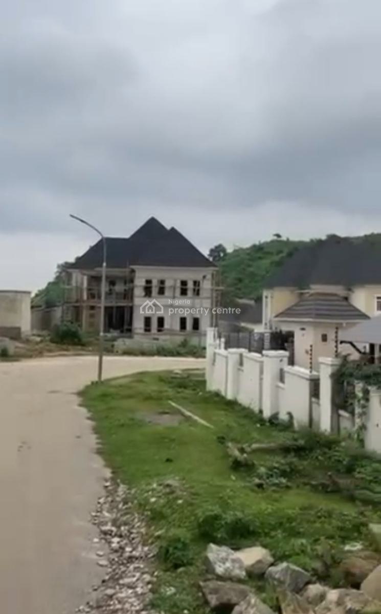 Distress 5bedroom Fully Detached Duplex in Guzape Not in an Estate, Behind H-medix, Guzape District, Abuja, Detached Duplex for Sale