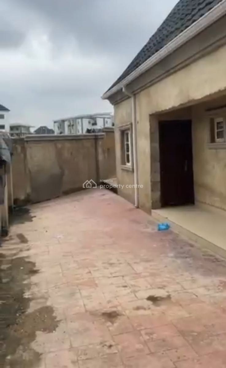 Distress 5bedroom Fully Detached Duplex in Guzape Not in an Estate, Behind H-medix, Guzape District, Abuja, Detached Duplex for Sale
