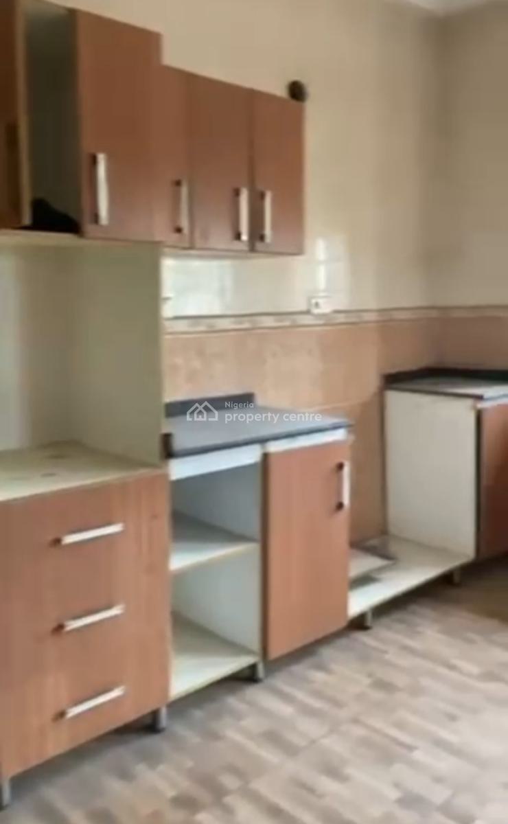 Distress 5bedroom Fully Detached Duplex in Guzape Not in an Estate, Behind H-medix, Guzape District, Abuja, Detached Duplex for Sale