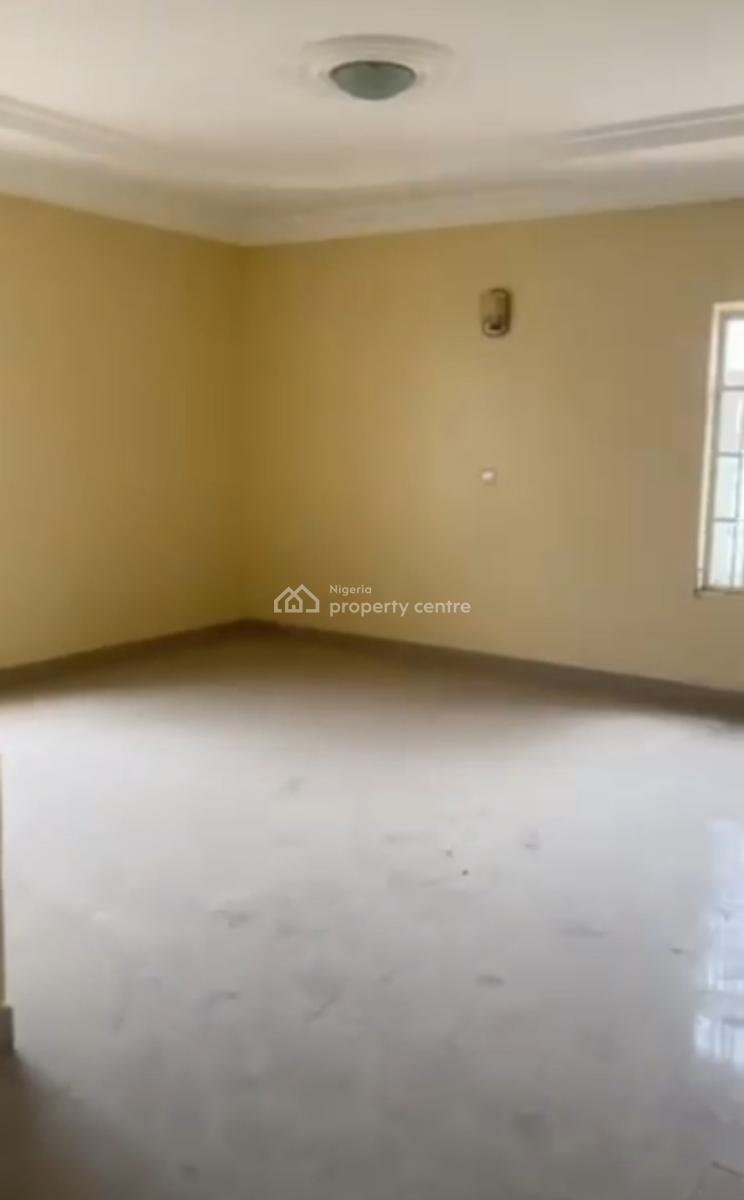 Distress 5bedroom Fully Detached Duplex in Guzape Not in an Estate, Behind H-medix, Guzape District, Abuja, Detached Duplex for Sale