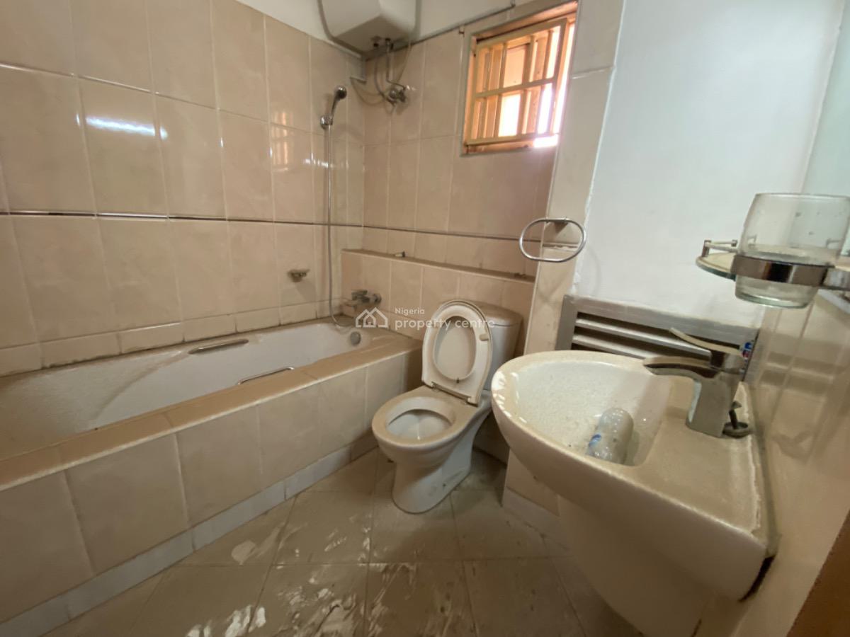 Standard 3 Bedrooms with Bq, By Jimmy Carter, Asokoro District, Abuja, Flat / Apartment for Rent