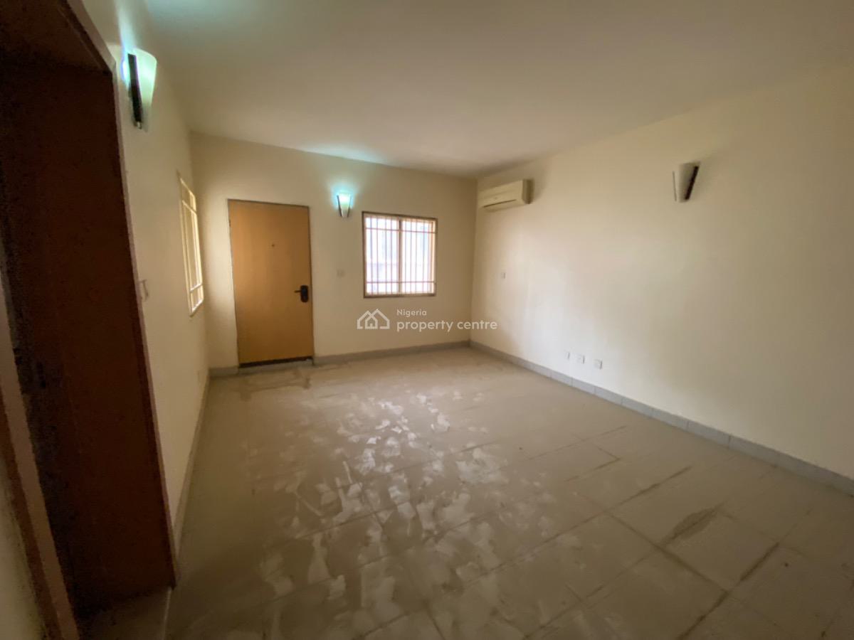 Standard 3 Bedrooms with Bq, By Jimmy Carter, Asokoro District, Abuja, Flat / Apartment for Rent