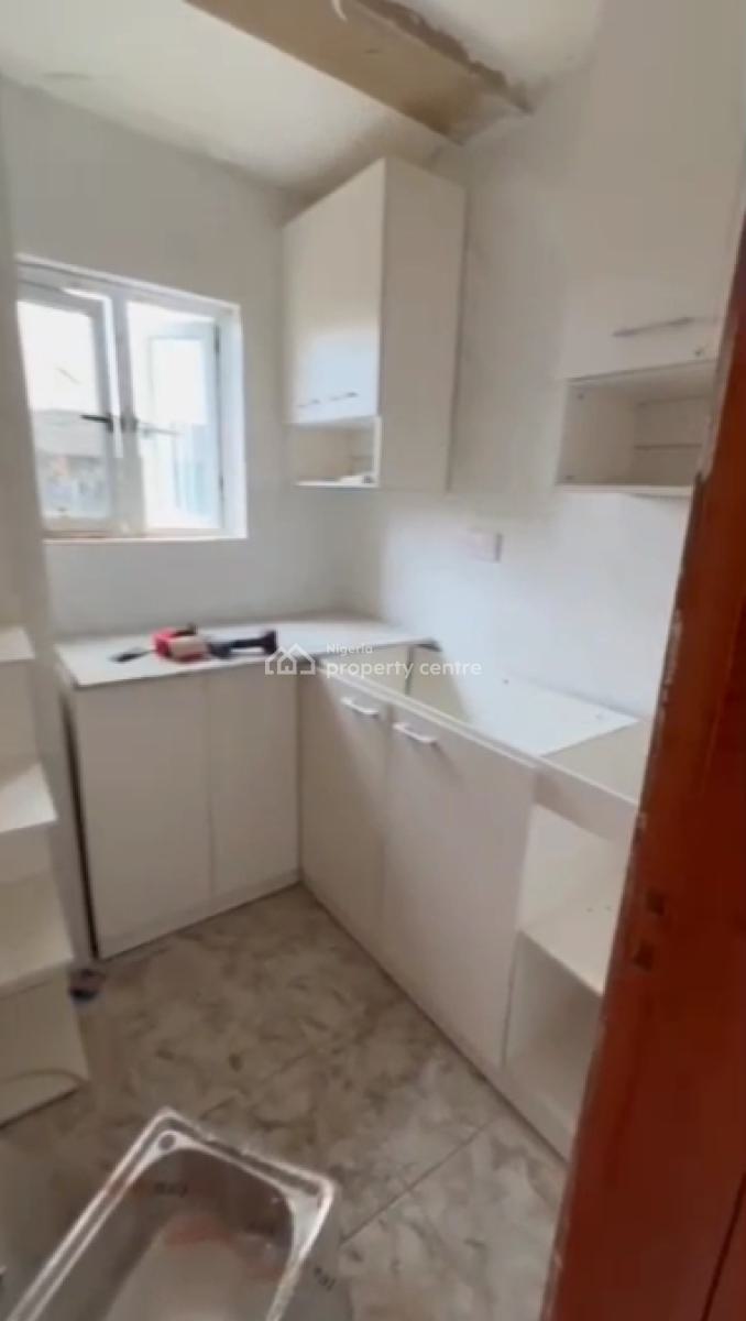 Standard & Spacious 2-bedroom Flat (all Ensuite), Onike, Yaba, Lagos, Flat / Apartment for Rent