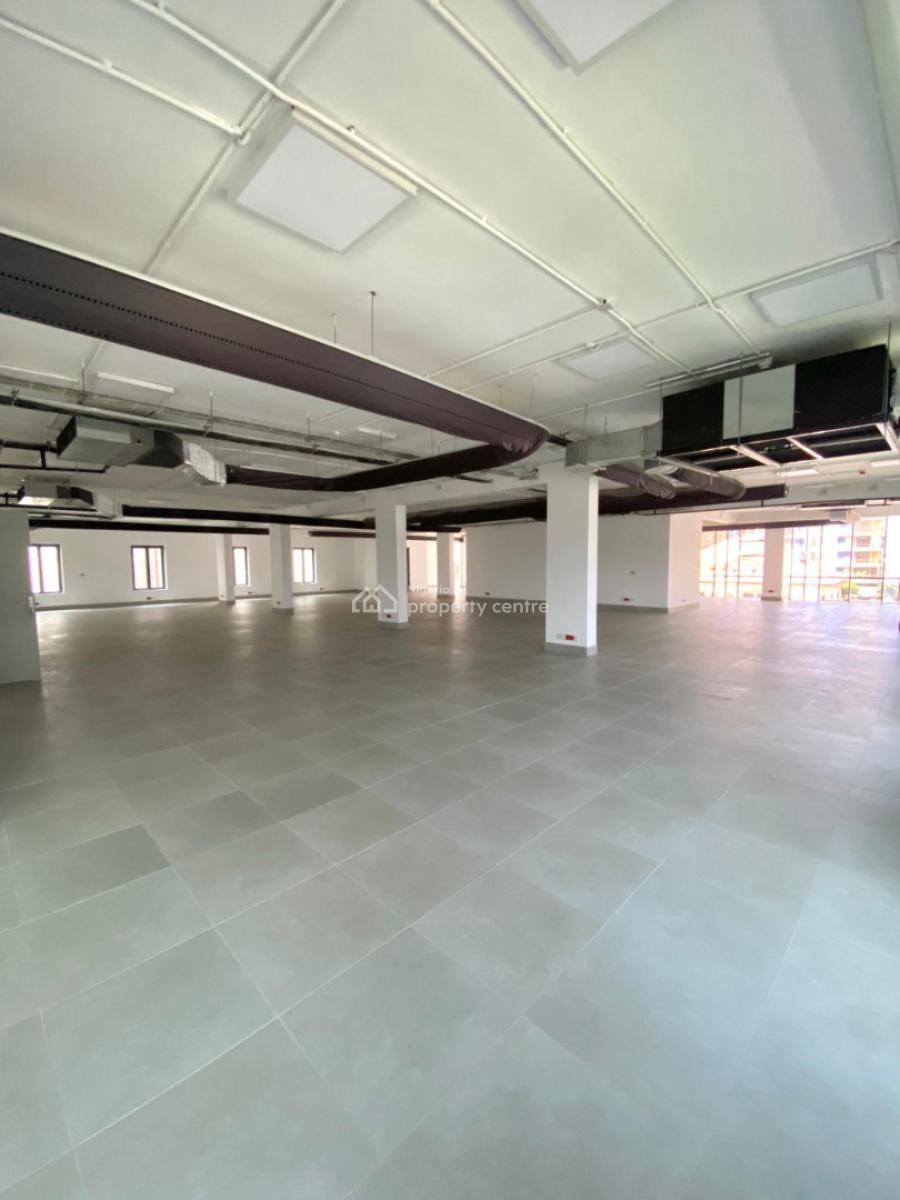 Commercial Building in a Secure Environs, Lekki Phase 1, Lekki, Lagos, Office Space for Rent