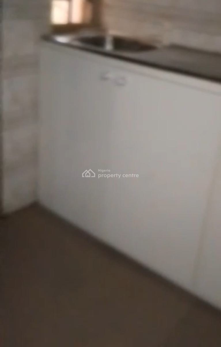 Clean 1 Bedroom Pay and Pack in, with 2toilet, Tarrred Rd, Area 7, Garki, Abuja, Flat / Apartment for Rent