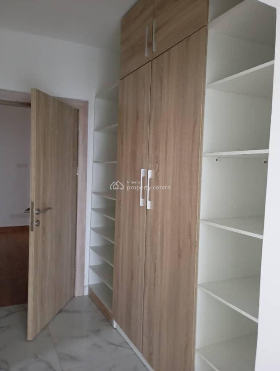 3-bedroom Flat with Bq, Periwinkle Estate,, Lekki Phase 1, Lekki, Lagos, Flat / Apartment for Sale