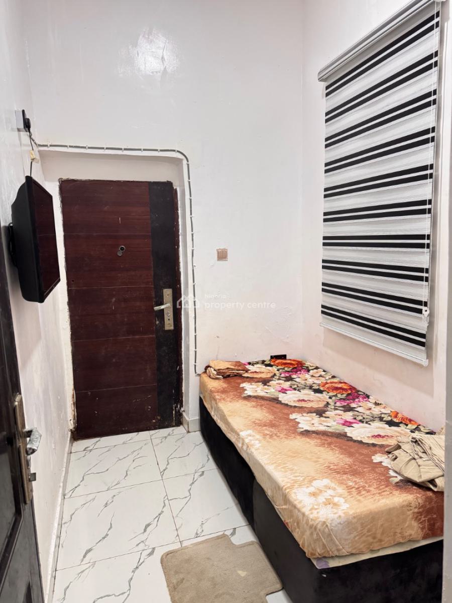 One Bedroom Furnished Bq, Chevron, Lekki, Lagos, Self Contain (single Rooms) for Rent