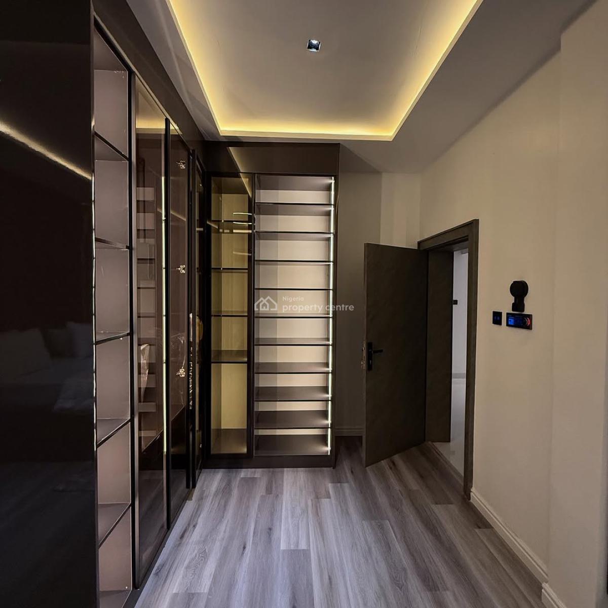 Luxury 3 Bedroom Apartment with Maids Room, Gilmore, Jahi, Abuja, Flat / Apartment for Sale