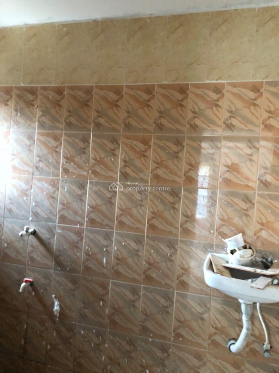 2bedroom Flat at Makogi Magboro Going for 800k, Makogi, Magboro, Ogun, Flat / Apartment for Rent
