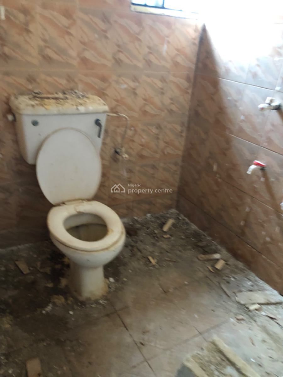 2bedroom Flat at Makogi Magboro Going for 800k, Makogi, Magboro, Ogun, Flat / Apartment for Rent