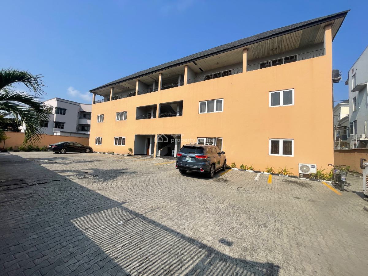 Three Bedrooms All En-suite, Guest Toilet, Kitchen, Sitting/dinning, F, Lekki Phase 1, Lekki, Lagos, Flat / Apartment for Rent