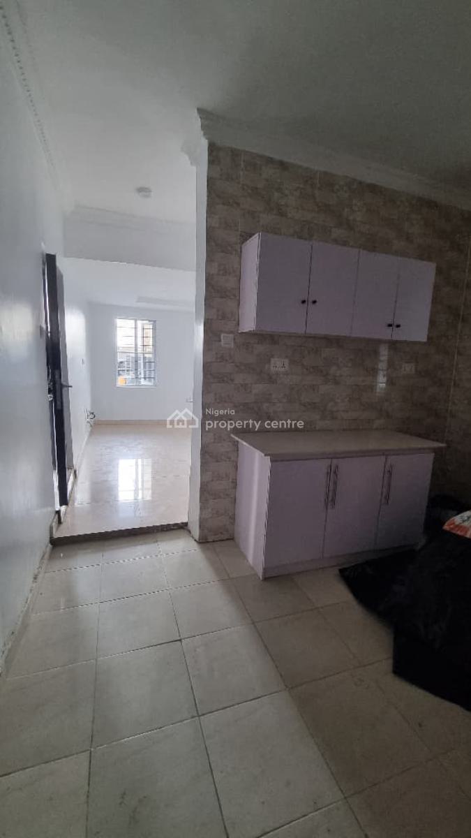 2 Bedroom Apartment in a Gated and Secured Estate, Ikate, Lekki, Lagos, Flat / Apartment for Rent
