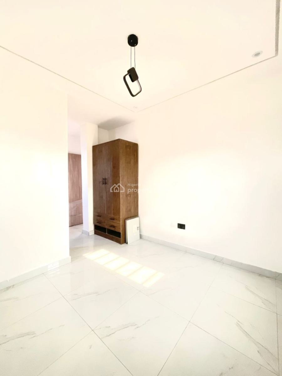 Newly Built 2 Bedroom Penthouse Apartment with Gym, Ologolo, Lekki, Lagos, Flat / Apartment for Sale