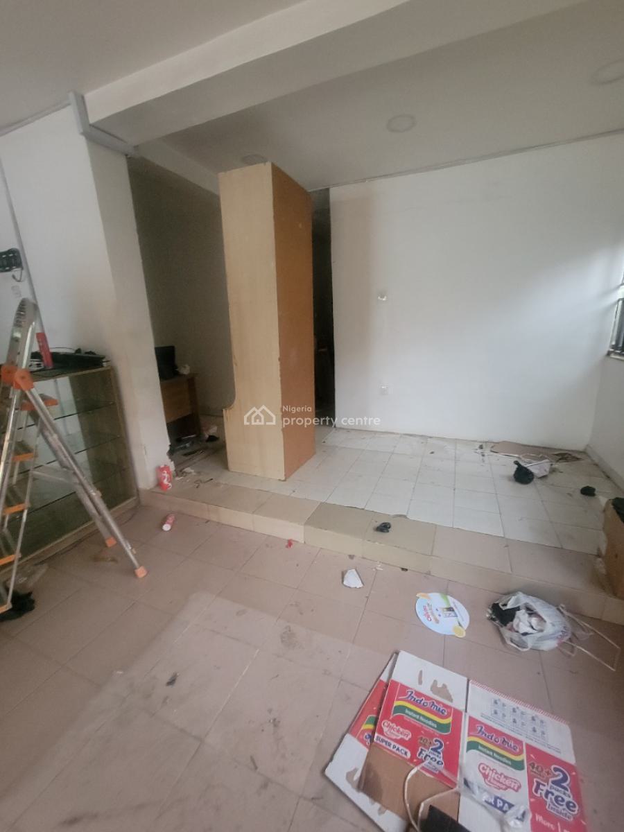 Strategic Shop Or Office Space, Gwarinpa, Abuja, Plaza / Complex / Mall for Rent