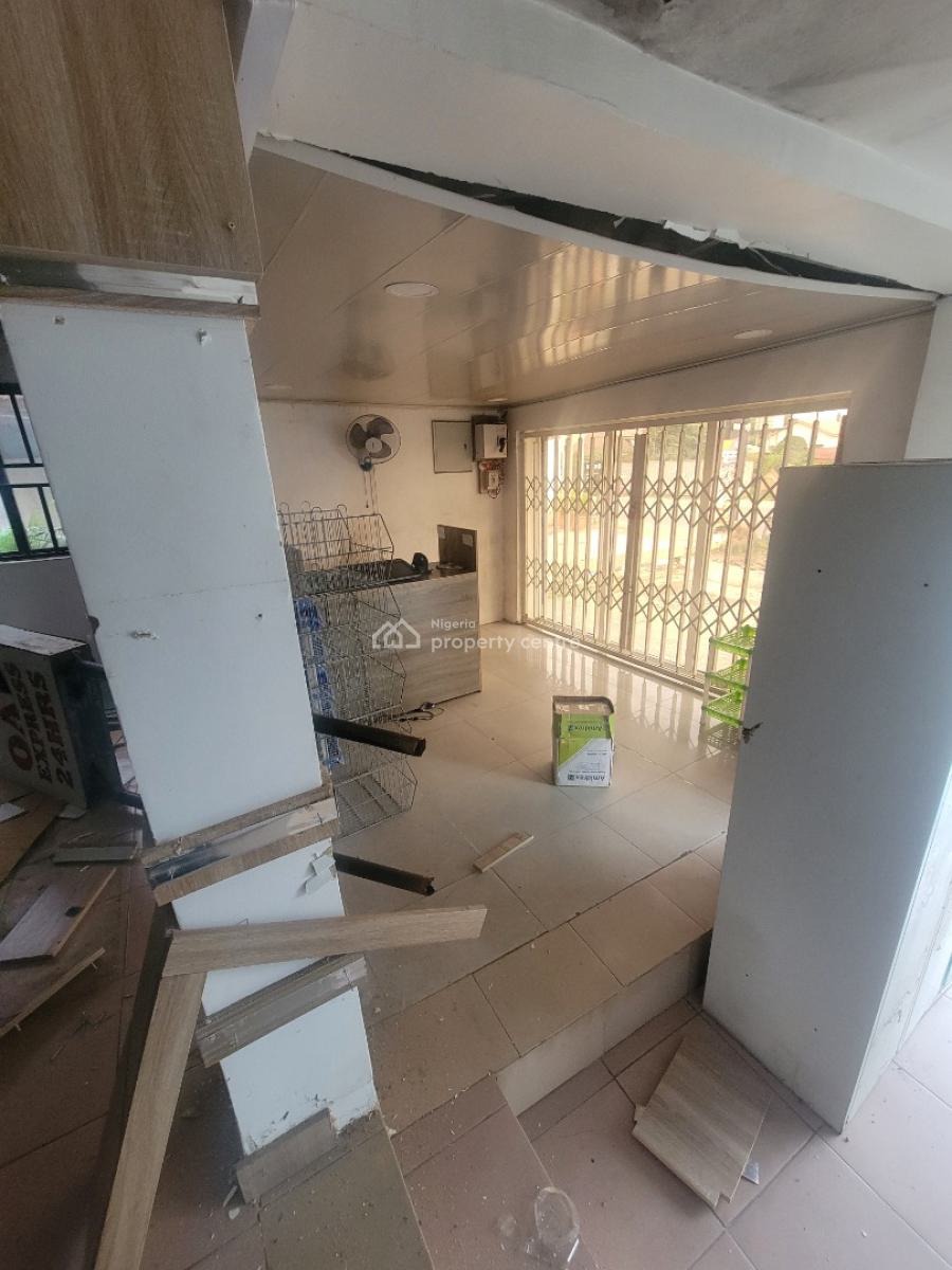 Strategic Shop Or Office Space, Gwarinpa, Abuja, Plaza / Complex / Mall for Rent