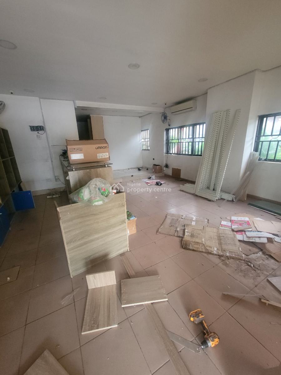 Strategic Shop Or Office Space, Gwarinpa, Abuja, Plaza / Complex / Mall for Rent