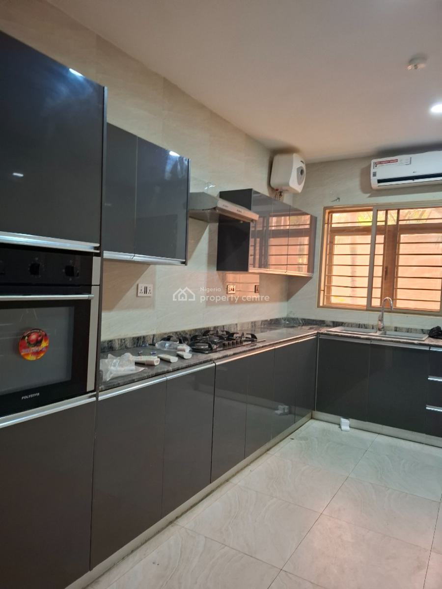 Standard 3 Bedroom with Bq, Guzape District, Abuja, Flat / Apartment for Rent