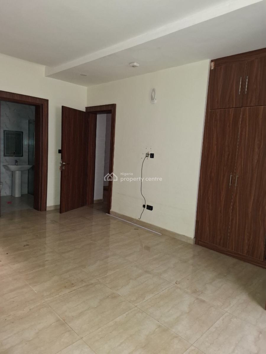 Standard 3 Bedroom with Bq, Guzape District, Abuja, Flat / Apartment for Rent