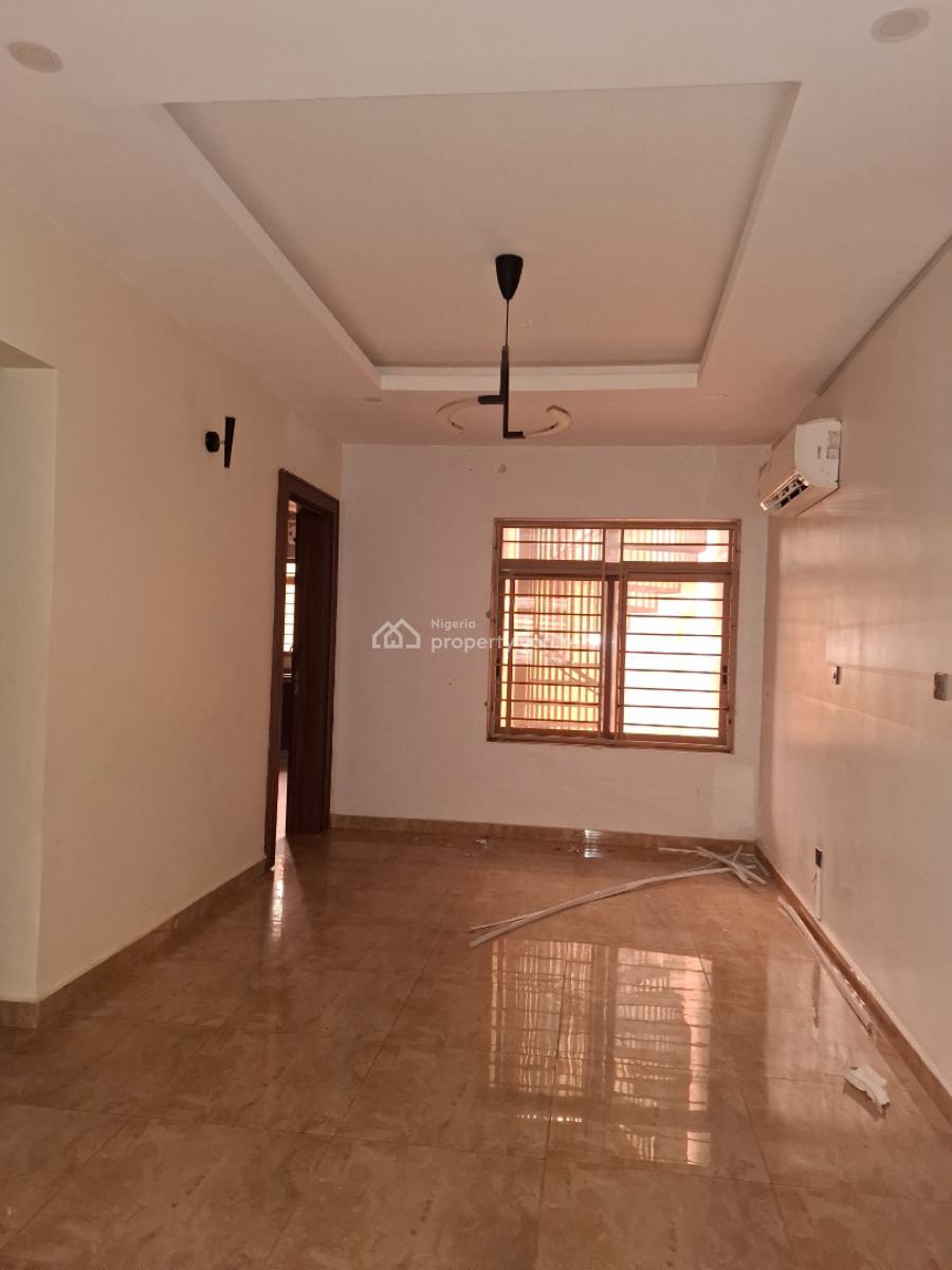 Standard 3 Bedroom with Bq, Guzape District, Abuja, Flat / Apartment for Rent
