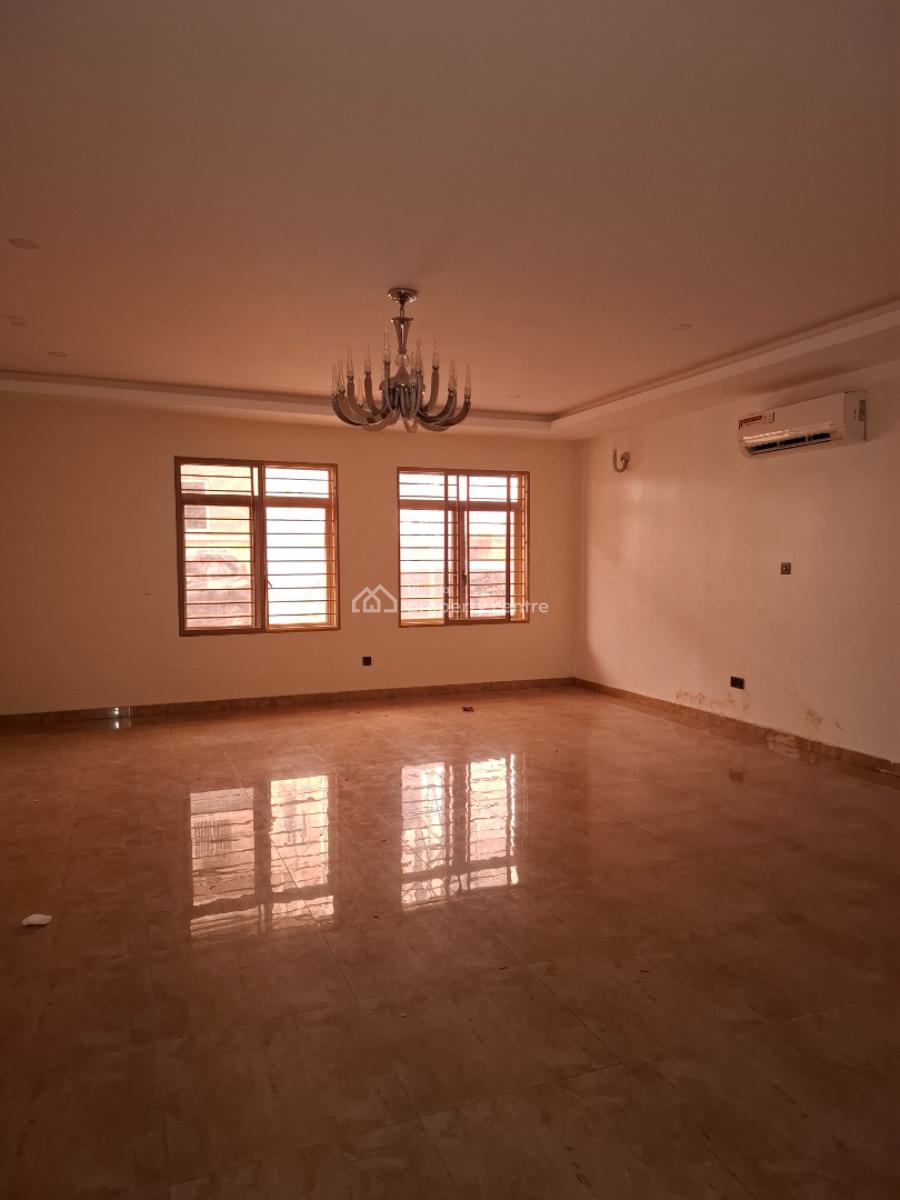 Standard 3 Bedroom with Bq, Guzape District, Abuja, Flat / Apartment for Rent