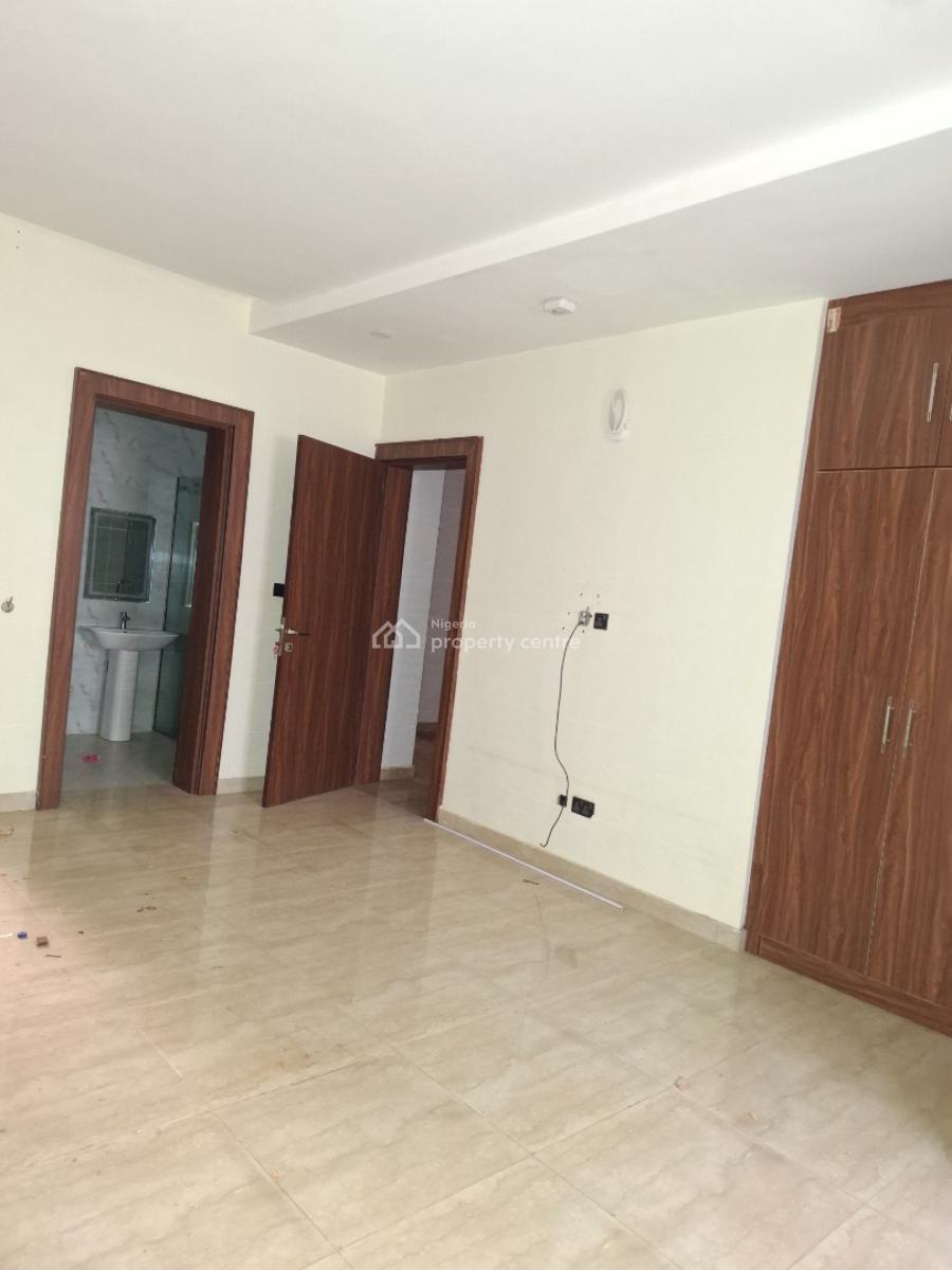 Standard 3 Bedroom with Bq, Guzape District, Abuja, Flat / Apartment for Rent