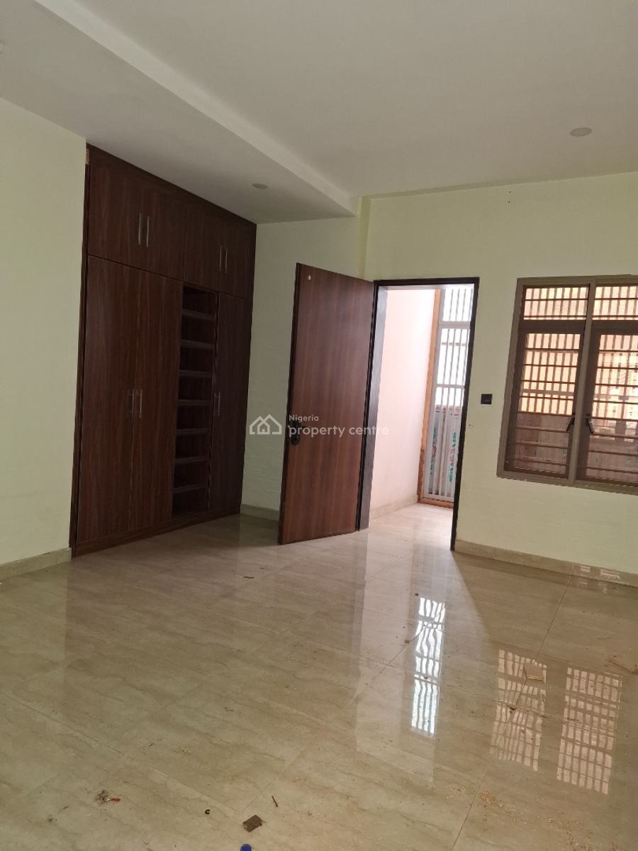 Standard 3 Bedroom with Bq, Guzape District, Abuja, Flat / Apartment for Rent