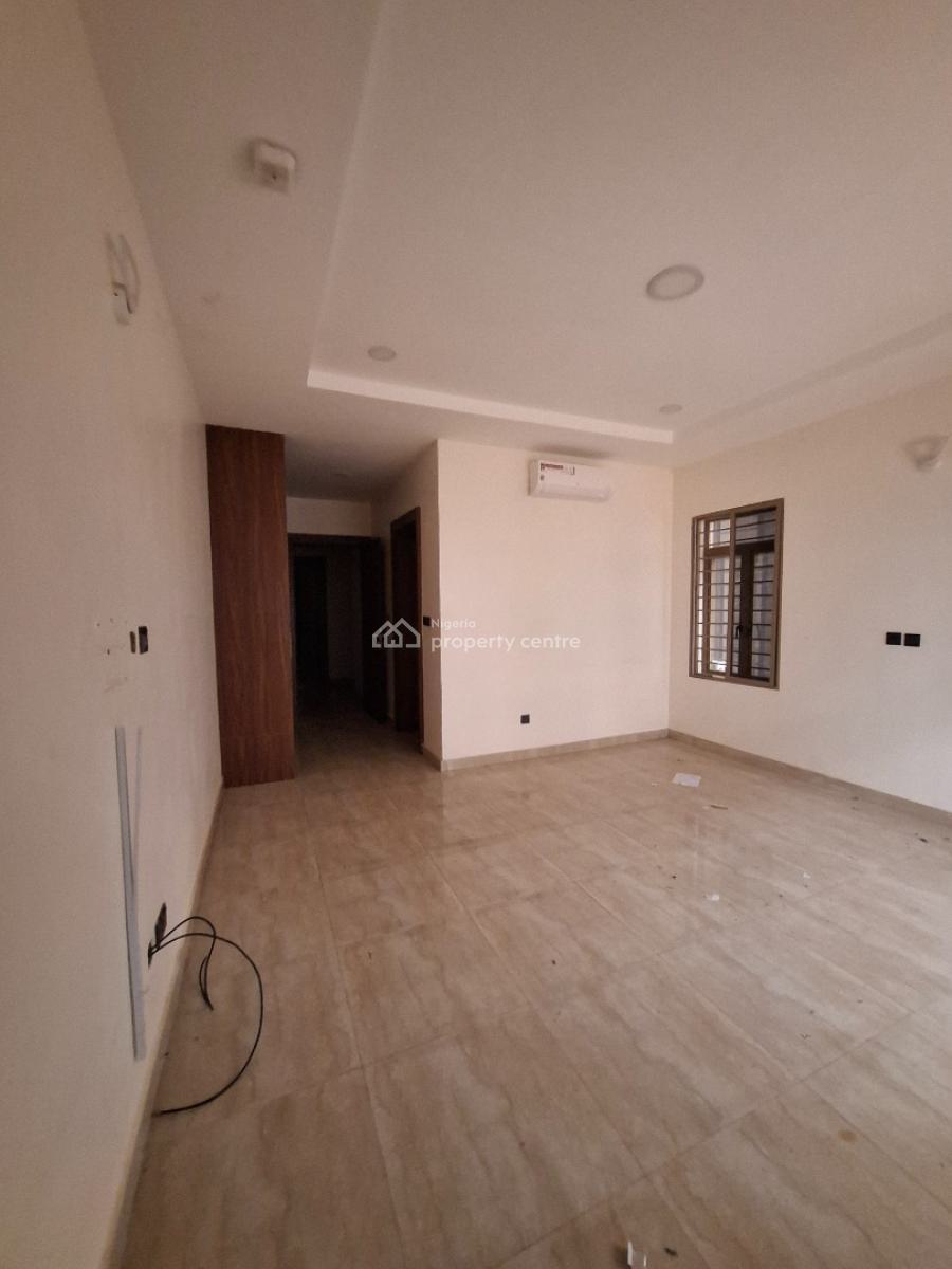 Standard 3 Bedroom with Bq, Guzape District, Abuja, Flat / Apartment for Rent
