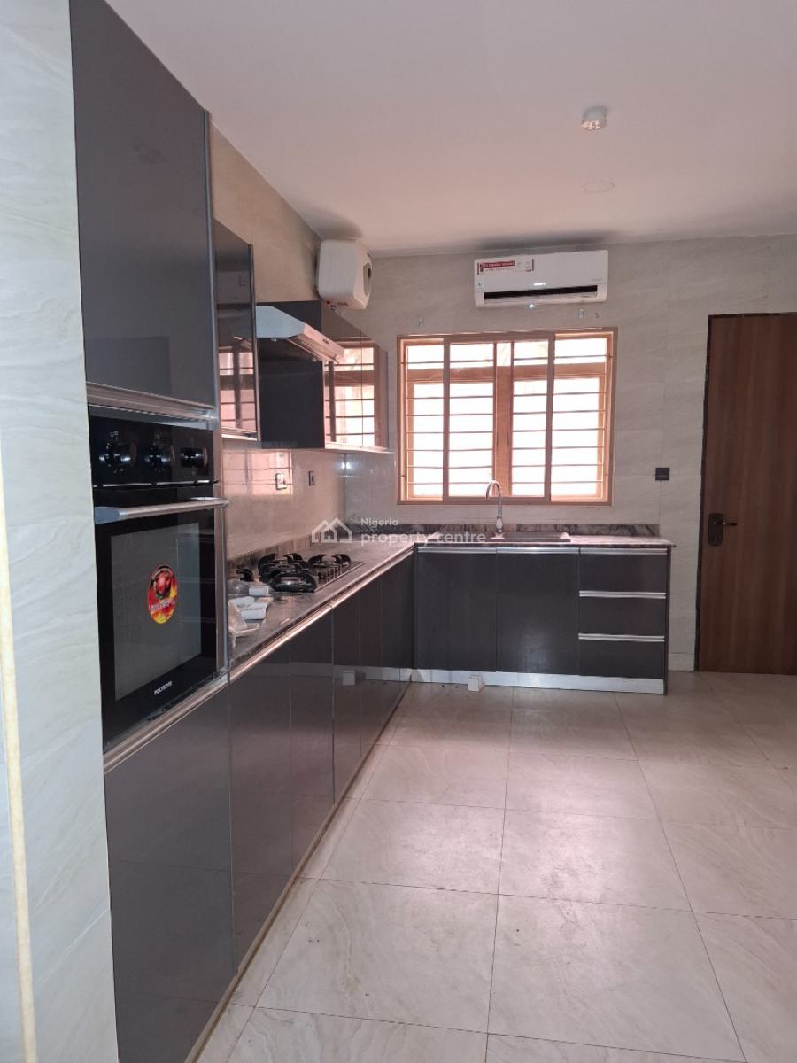 Standard 3 Bedroom with Bq, Guzape District, Abuja, Flat / Apartment for Rent