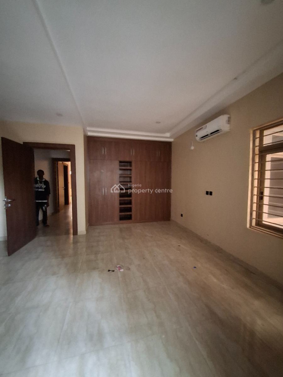 Standard 3 Bedroom with Bq, Guzape District, Abuja, Flat / Apartment for Rent