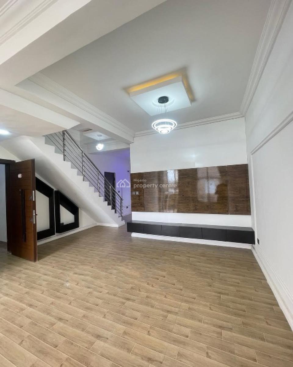 Fully Serviced 2-bedroom Maisonette, Lekki Phase 1, Lekki, Lagos, Flat / Apartment for Rent