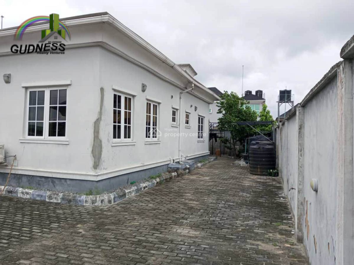 Spacious 3 Bedrooms Apartment, Mobil Road, Ilaje, Ajah, Lagos, Flat / Apartment for Rent