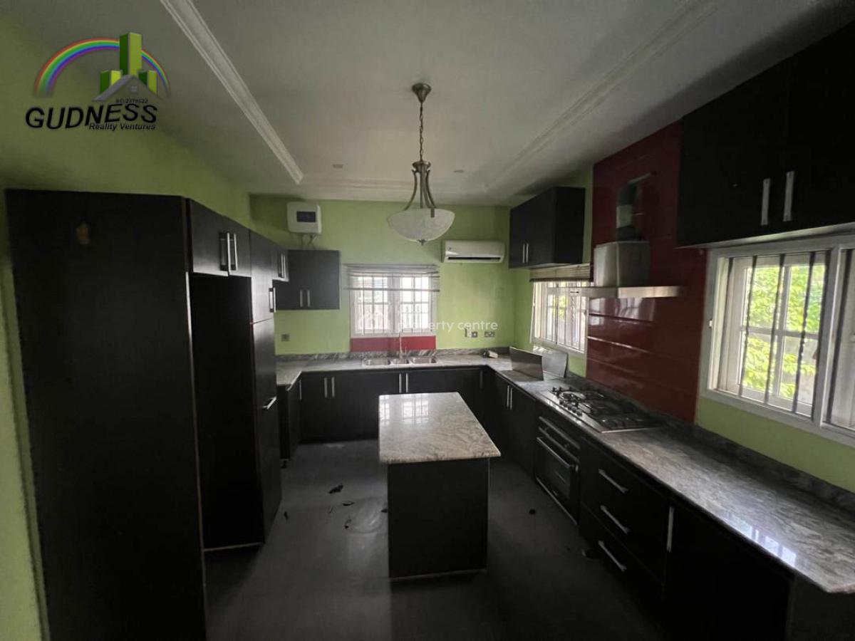 Spacious 3 Bedrooms Apartment, Mobil Road, Ilaje, Ajah, Lagos, Flat / Apartment for Rent