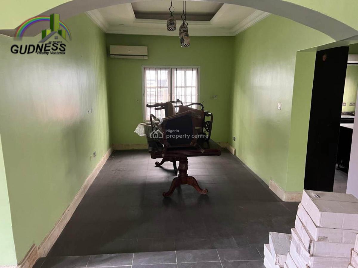 Spacious 3 Bedrooms Apartment, Mobil Road, Ilaje, Ajah, Lagos, Flat / Apartment for Rent