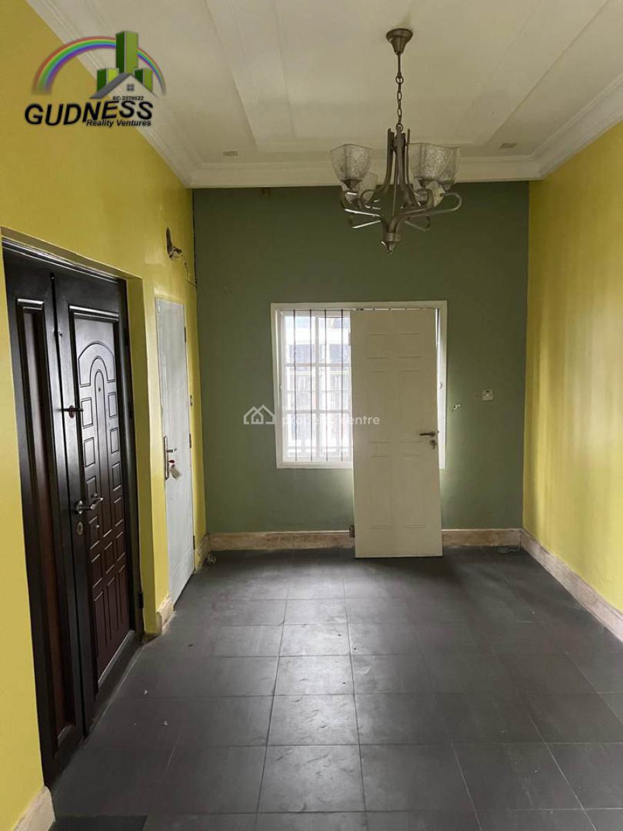 Spacious 3 Bedrooms Apartment, Mobil Road, Ilaje, Ajah, Lagos, Flat / Apartment for Rent