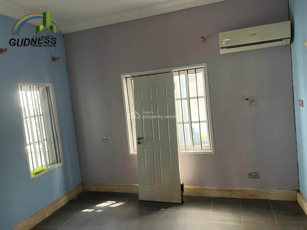 Spacious 3 Bedrooms Apartment, Mobil Road, Ilaje, Ajah, Lagos, Flat / Apartment for Rent