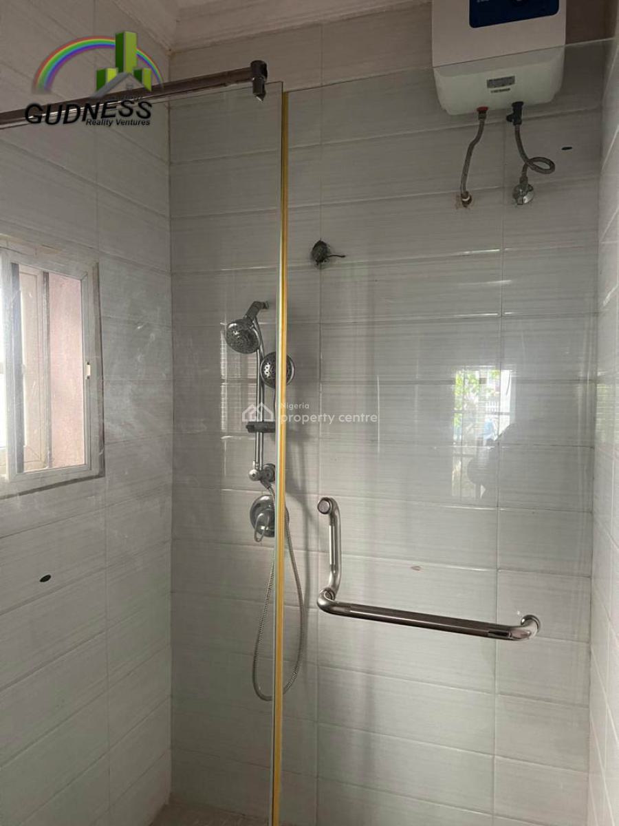 Spacious 3 Bedrooms Apartment, Mobil Road, Ilaje, Ajah, Lagos, Flat / Apartment for Rent