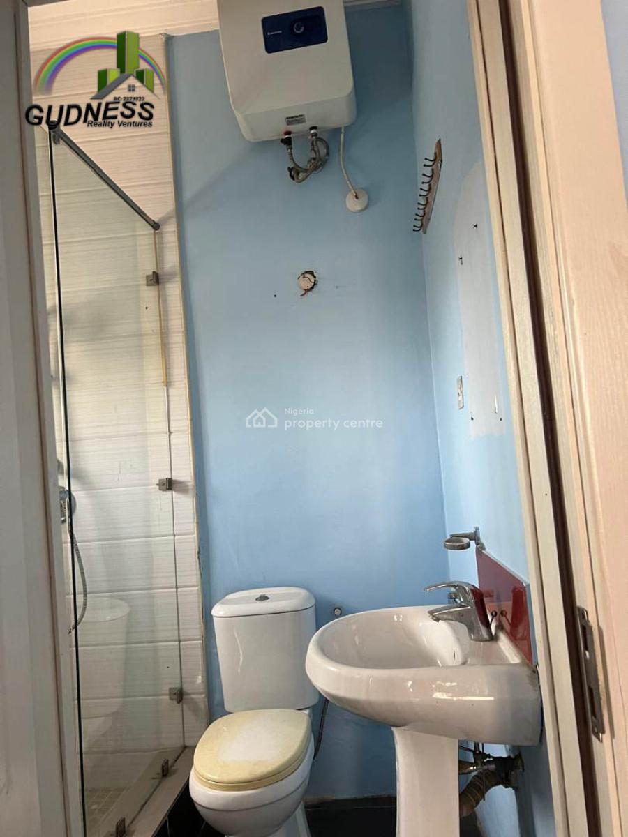 Spacious 3 Bedrooms Apartment, Mobil Road, Ilaje, Ajah, Lagos, Flat / Apartment for Rent