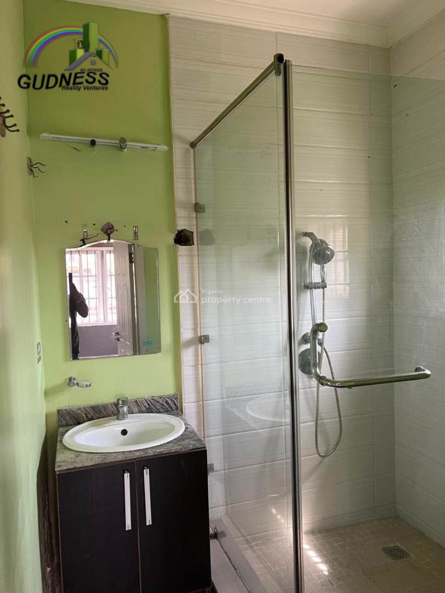 Spacious 3 Bedrooms Apartment, Mobil Road, Ilaje, Ajah, Lagos, Flat / Apartment for Rent