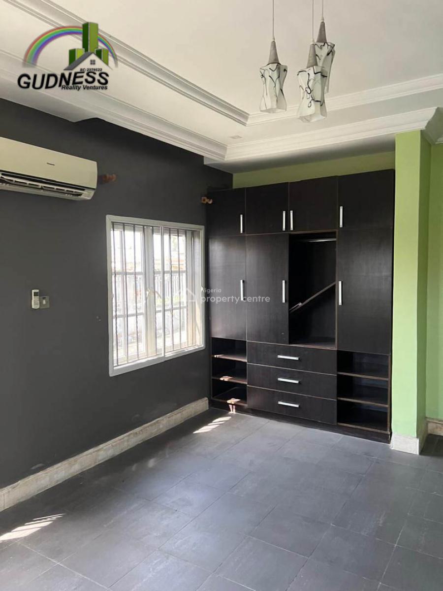 Spacious 3 Bedrooms Apartment, Mobil Road, Ilaje, Ajah, Lagos, Flat / Apartment for Rent