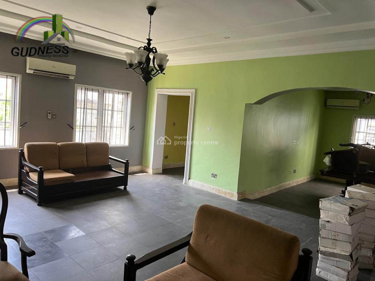 Spacious 3 Bedrooms Apartment, Mobil Road, Ilaje, Ajah, Lagos, Flat / Apartment for Rent