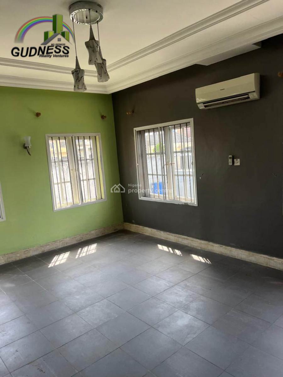 Spacious 3 Bedrooms Apartment, Mobil Road, Ilaje, Ajah, Lagos, Flat / Apartment for Rent