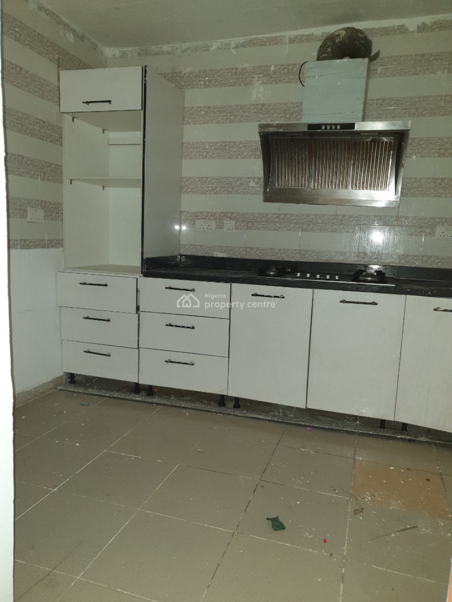 Spacious 2 Bedrooms Flat, New Road, Alpha Beach, Lekki, Lagos, Flat / Apartment for Rent