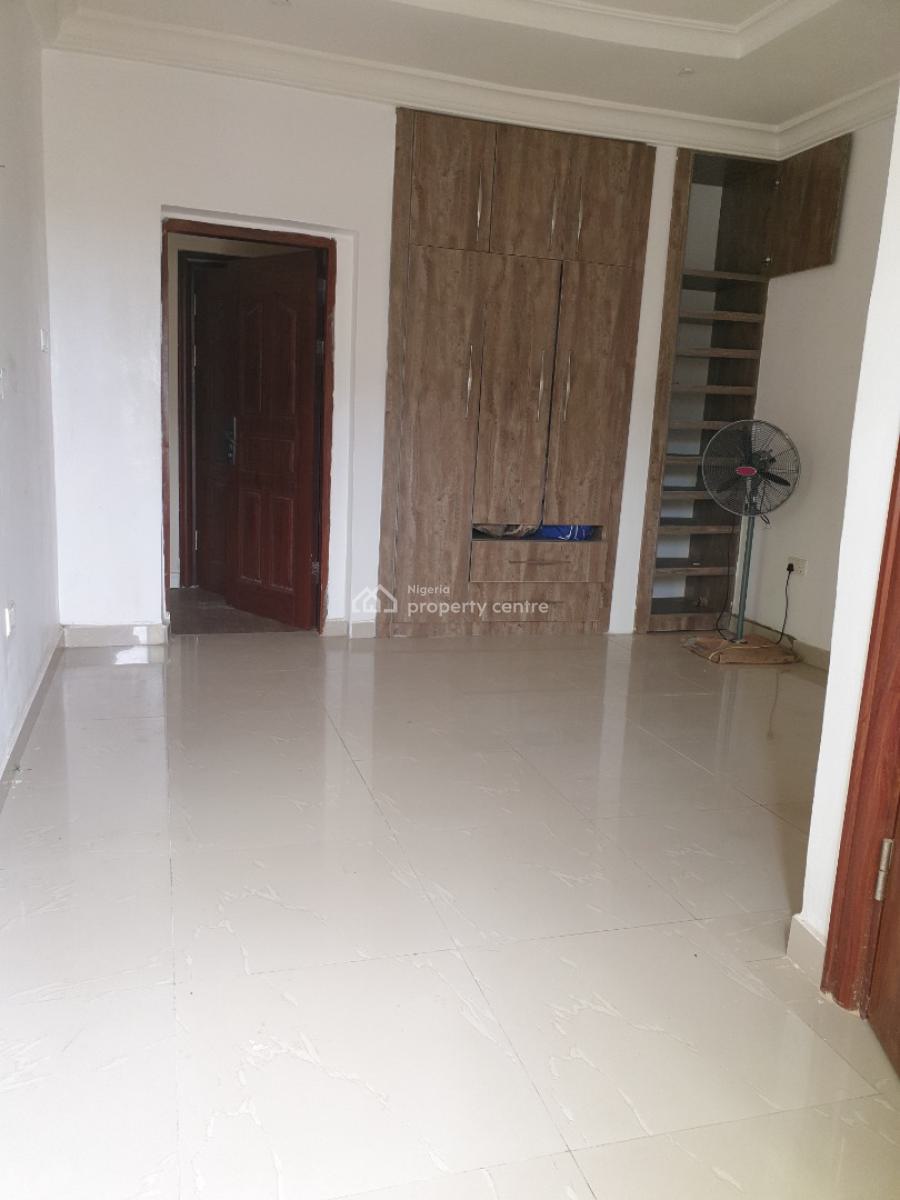 Spacious 2 Bedrooms Flat, New Road, Alpha Beach, Lekki, Lagos, Flat / Apartment for Rent